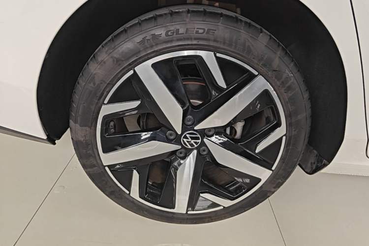 Used Volkswagen Lamando 2023 Lavida L 280TSI DSG Cool & Spicy Edition Right Rear Wheel Hub