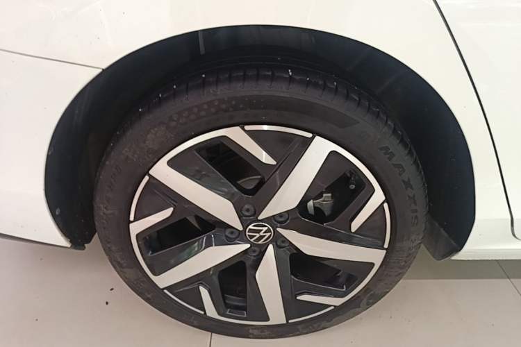 Used Volkswagen Lamando 2023 Lavida L 280TSI DSG Cool & Spicy Edition Right Rear Wheel Hub