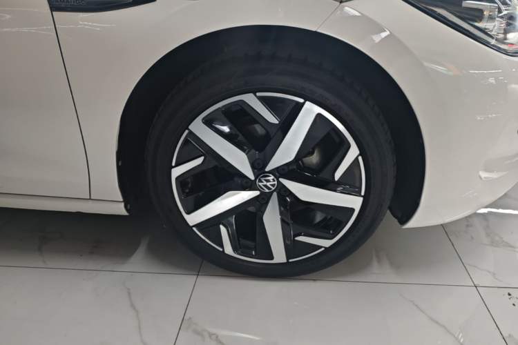 Used Volkswagen Lamando 2023 Lavida L 280TSI DSG Cool & Spicy Edition Right Rear Wheel Hub