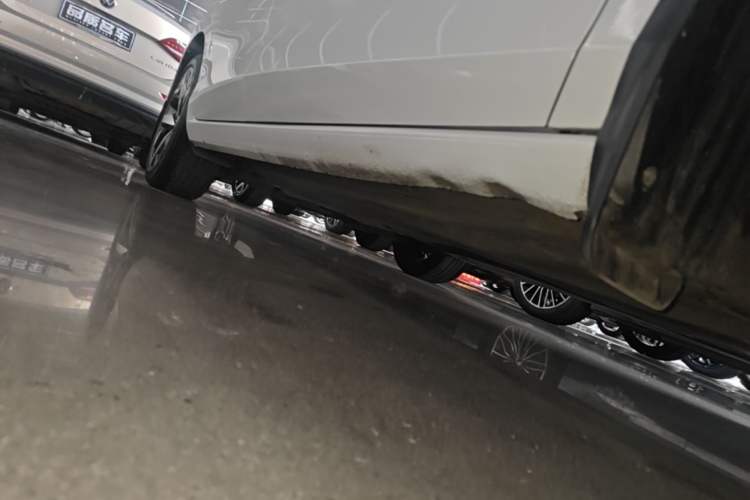 Used Volkswagen Lamando 2023 Lavida L 280TSI DSG Cool & Spicy Edition Right Side Sill