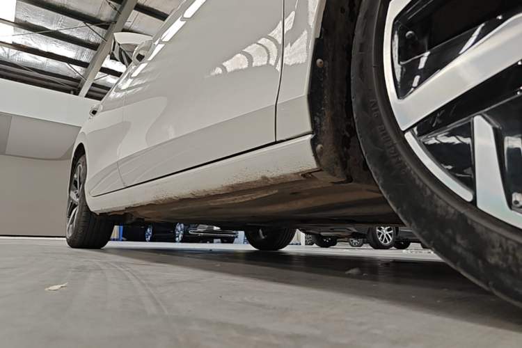 Used Volkswagen Lamando 2023 Lavida L 280TSI DSG Cool & Spicy Edition Right Side Sill