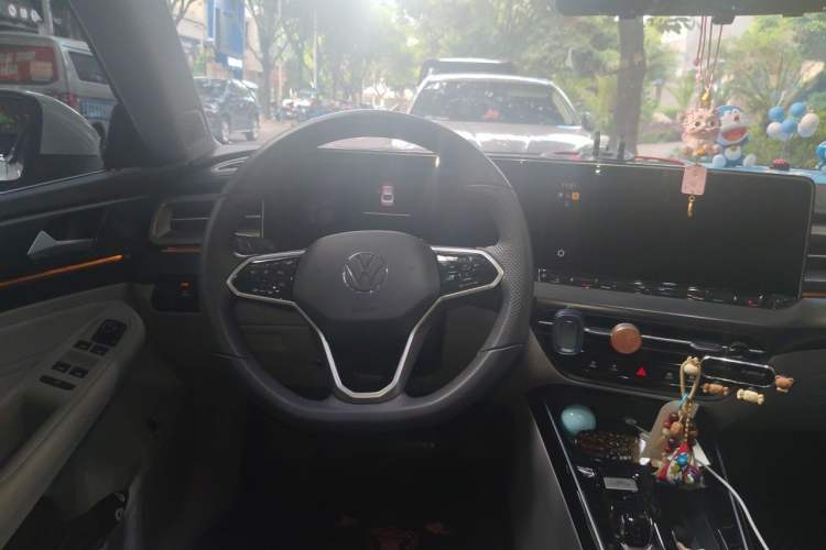 Used Volkswagen Lamando 2023 Lavida L 280TSI DSG Cool & Spicy Edition Steering Wheel