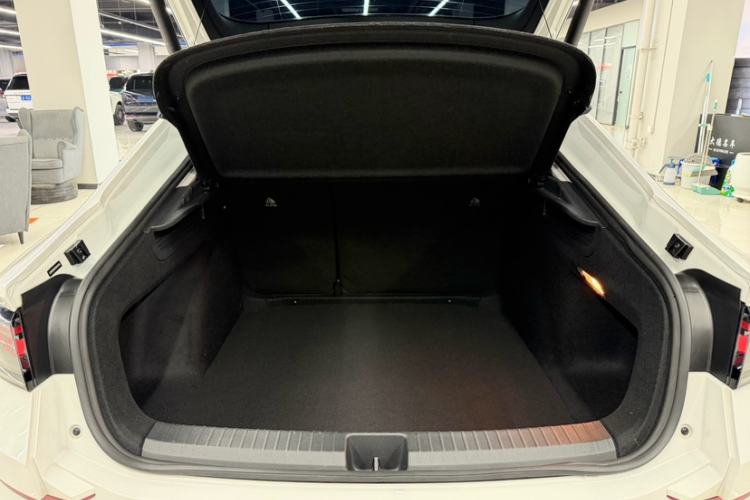 Used Volkswagen Lamando 2023 Lavida L 280TSI DSG Cool & Spicy Edition Trunk