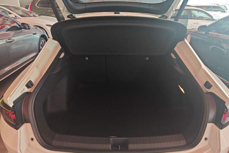 Used Volkswagen Lamando 2023 Lavida L 280TSI DSG Cool & Spicy Edition Trunk