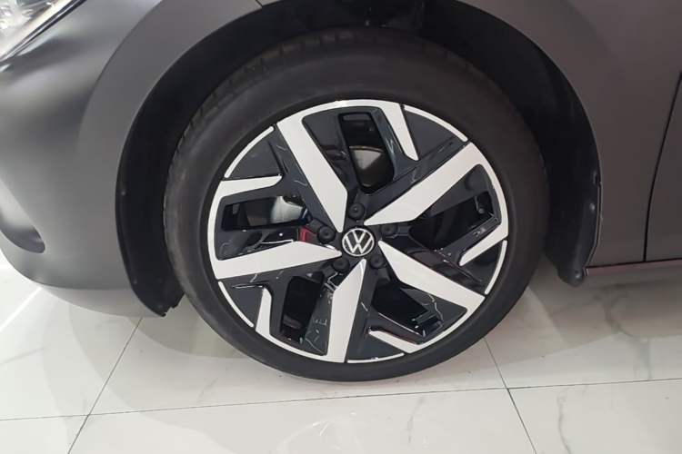 Used Volkswagen Lamando 2024 Lavida L 280TSI DSG Cool & Spicy Edition Left Front Wheel Hub