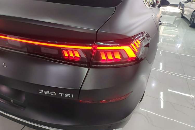 Used Volkswagen Lamando 2024 Lavida L 280TSI DSG Cool & Spicy Edition Right Rear Taillight