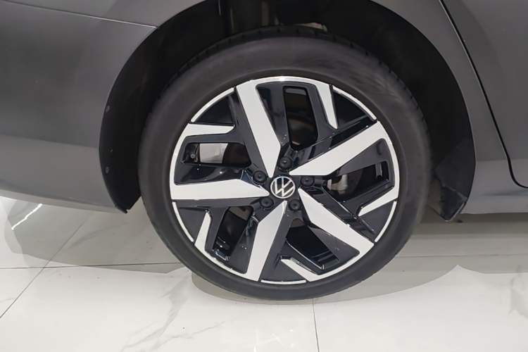 Used Volkswagen Lamando 2024 Lavida L 280TSI DSG Cool & Spicy Edition Right Rear Wheel Hub