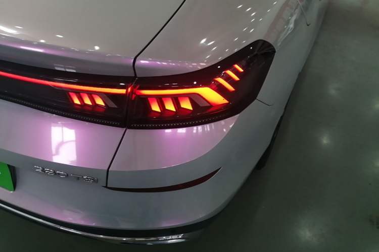 Used Volkswagen Lamando 2024 Lavida L 280TSI DSG Cool & Spicy Edition Right Rear Taillight