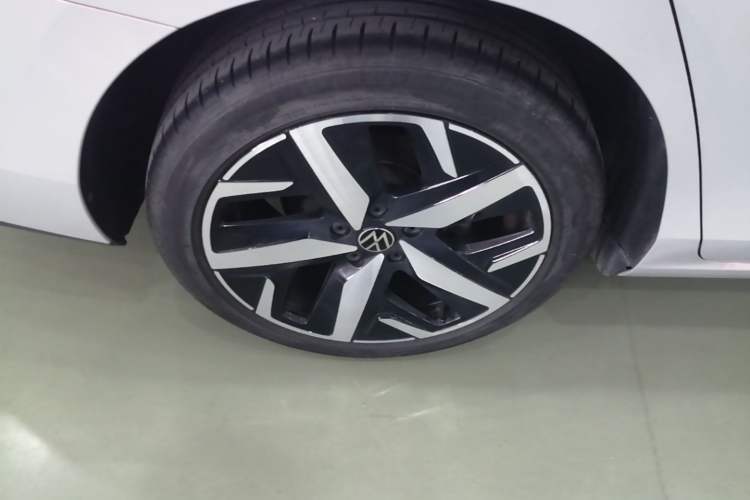 Used Volkswagen Lamando 2024 Lavida L 280TSI DSG Cool & Spicy Edition Right Rear Wheel Hub
