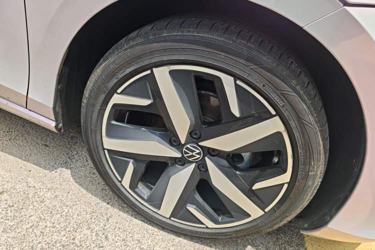 Used Volkswagen Lamando 2024 Lavida L 280TSI DSG Cool & Spicy Edition Right Front Wheel Hub