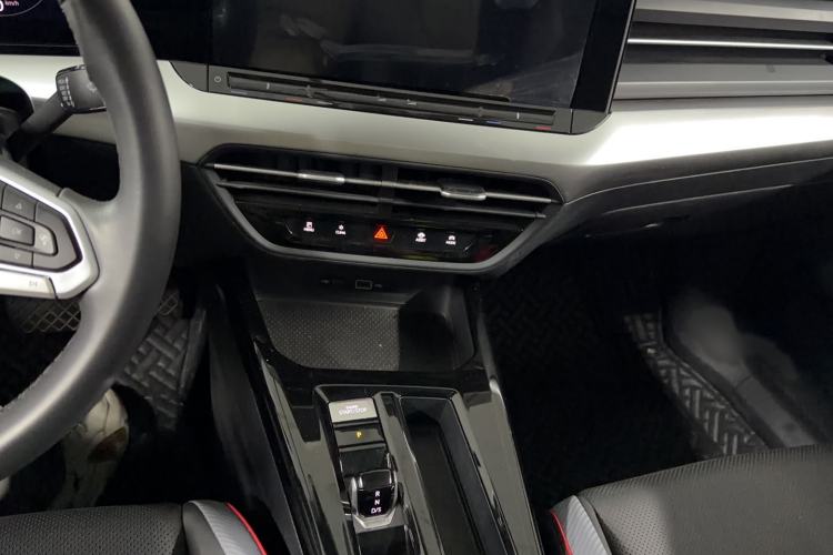 Used Volkswagen Lamando 2024 Lavida L 280TSI DSG Spicy Edition Audio And AC Panel