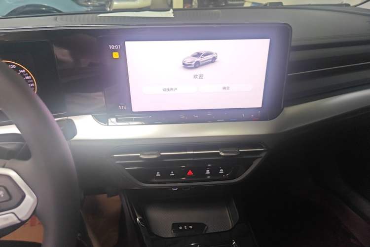 Used Volkswagen Lamando 2024 Lavida L 280TSI DSG Spicy Edition Audio And AC Panel