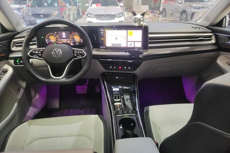 Used Volkswagen Lamando 2024 Lavida L 280TSI DSG Cool & Spicy Edition Center Console