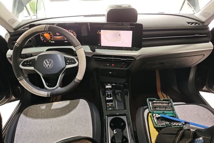 Used Volkswagen Lamando 2024 Lingdu L 200TSI DSG Trendy & Spicy Edition Center Console
