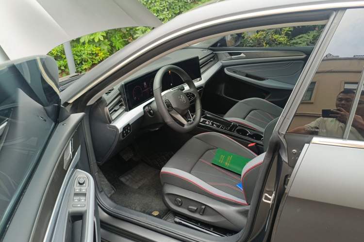 Used Volkswagen Lamando 2024 Lavida L 280TSI DSG Cool & Spicy Edition Driver Seat