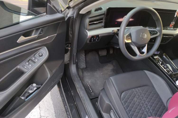 Used Volkswagen Lamando 2024 Lingdu L 200TSI DSG Trendy & Spicy Edition Driver Seat