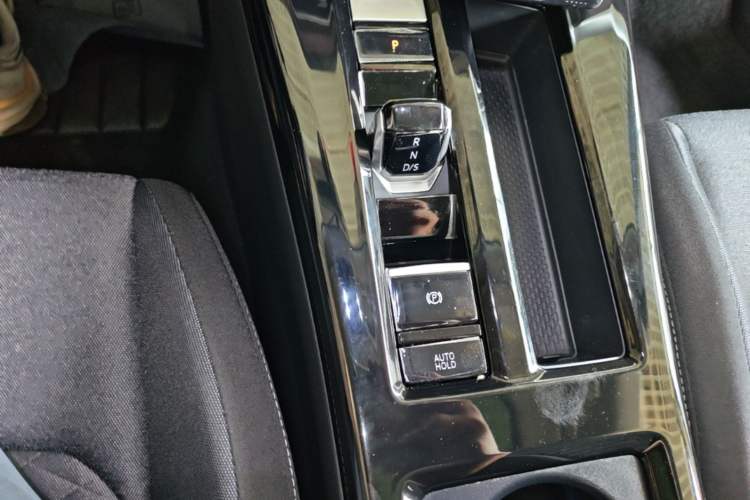 Used Volkswagen Lamando 2024 Lingdu L 200TSI DSG Trendy & Spicy Edition Gear Lever