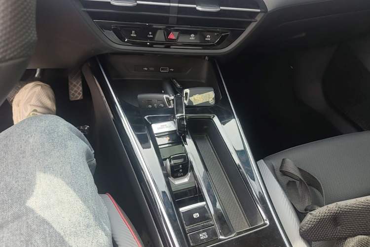 Used Volkswagen Lamando 2024 Lavida L 280TSI DSG Cool & Spicy Edition Gear Lever