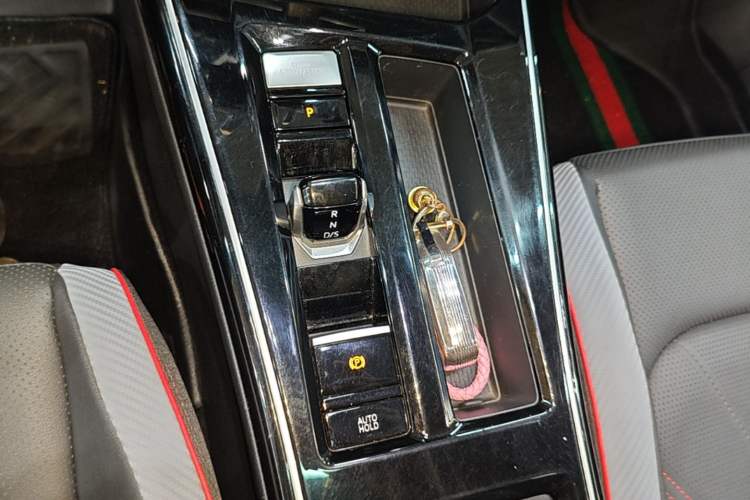 Used Volkswagen Lamando 2024 Lavida L 280TSI DSG Cool & Spicy Edition Gear Lever