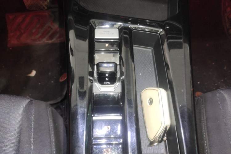 Used Volkswagen Lamando 2024 Lingdu L 200TSI DSG Trendy & Spicy Edition Gear Lever