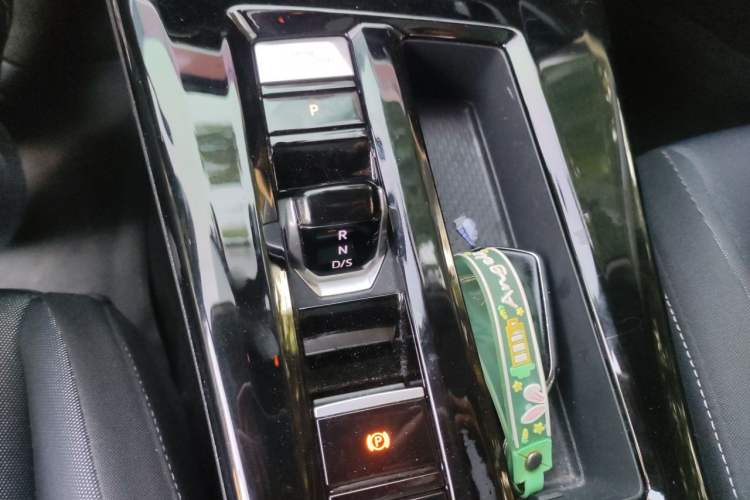Used Volkswagen Lamando 2024 Lingdu L 200TSI DSG Trendy & Spicy Edition Gear Lever