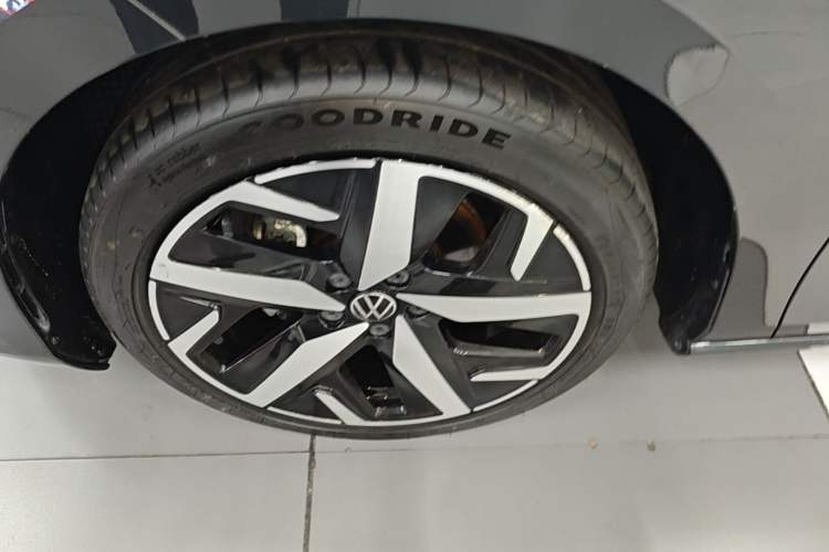 Used Volkswagen Lamando 2024 Lavida L 280TSI DSG Cool & Spicy Edition Left Front Wheel Hub