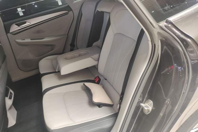 Used Volkswagen Lamando 2024 Lavida L 280TSI DSG Cool & Spicy Edition Left Rear Seat