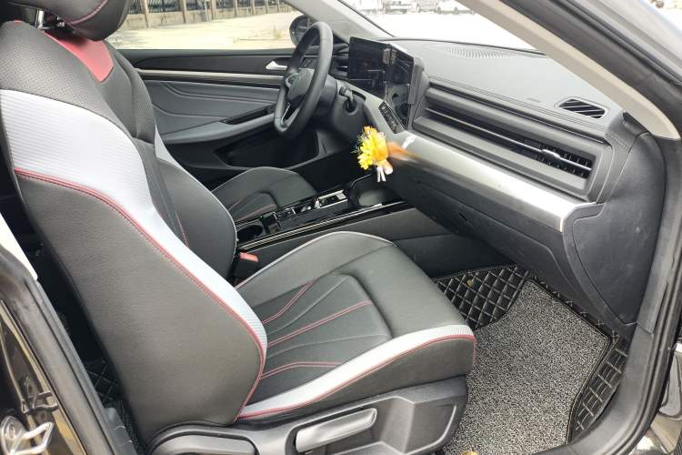 Used Volkswagen Lamando 2024 Lavida L 280TSI DSG Spicy Edition Right Front Seat