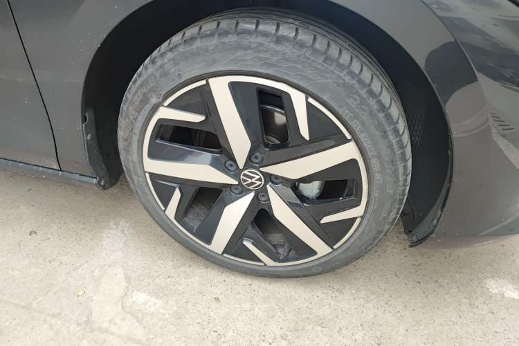 Used Volkswagen Lamando 2024 Lavida L 280TSI DSG Cool & Spicy Edition Right Front Wheel Hub