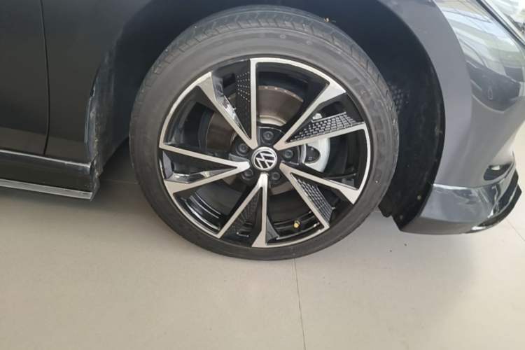Used Volkswagen Lamando 2024 Lavida L 280TSI DSG Spicy Edition Right Front Wheel Hub