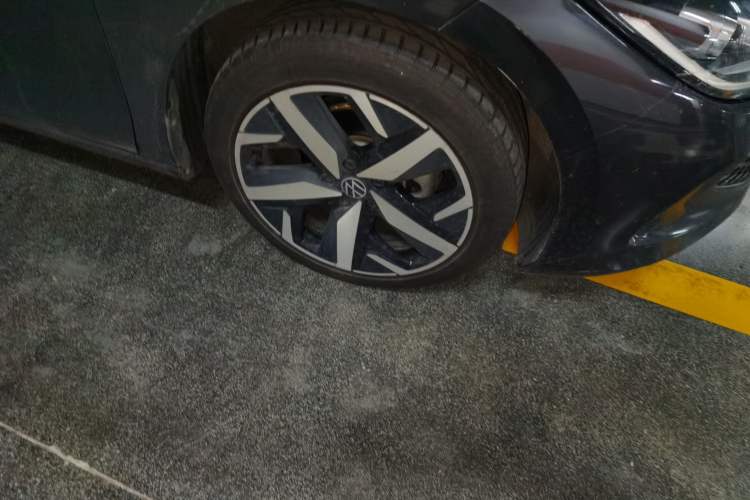 Used Volkswagen Lamando 2024 Lavida L 280TSI DSG Cool & Spicy Edition Right Front Wheel Hub