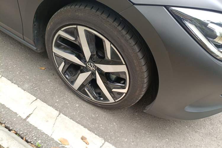Used Volkswagen Lamando 2024 Lavida L 280TSI DSG Cool & Spicy Edition Right Front Wheel Hub