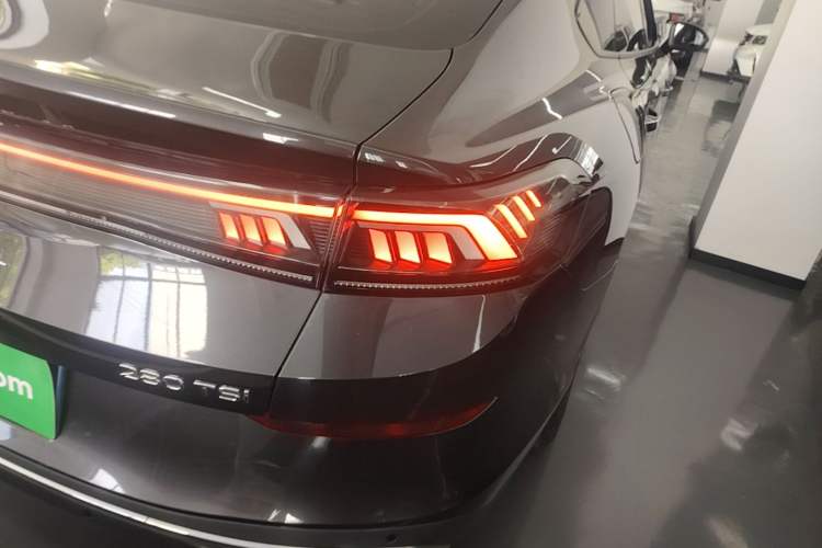 Used Volkswagen Lamando 2024 Lavida L 280TSI DSG Spicy Edition Right Rear Taillight