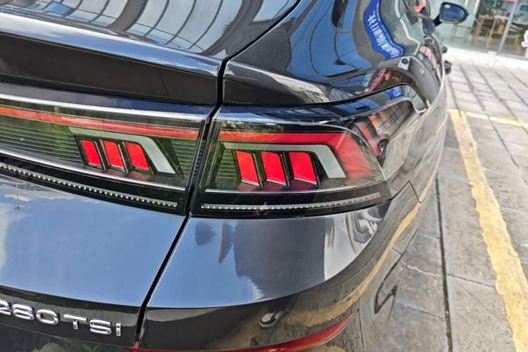 Used Volkswagen Lamando 2024 Lavida L 280TSI DSG Spicy Edition Right Rear Taillight