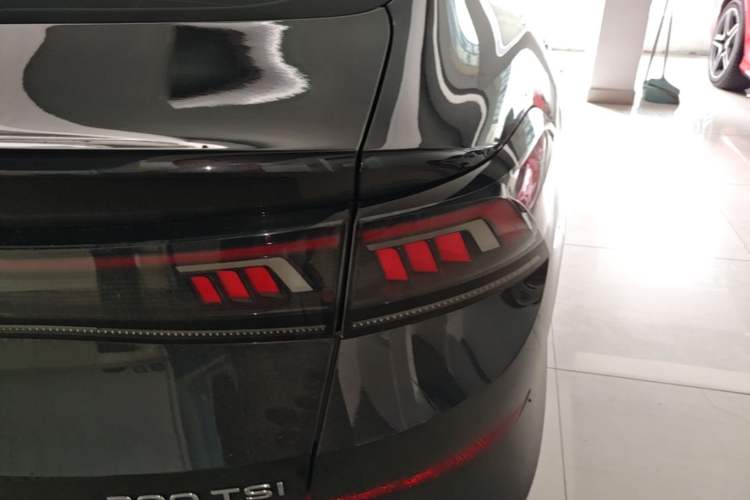 Used Volkswagen Lamando 2024 Lingdu L 200TSI DSG Trendy & Spicy Edition Right Rear Taillight