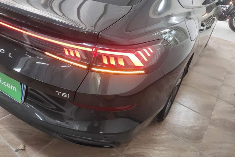 Used Volkswagen Lamando 2024 Lingdu L 200TSI DSG Trendy & Spicy Edition Right Rear Taillight