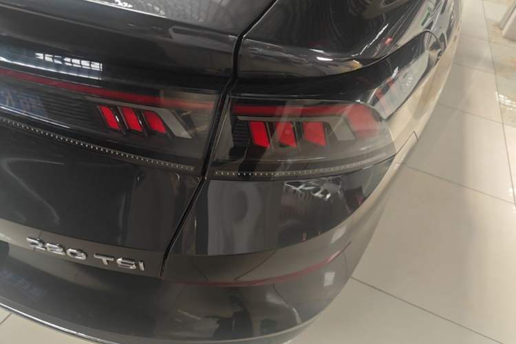 Used Volkswagen Lamando 2024 Lavida L 280TSI DSG Spicy Edition Right Rear Taillight