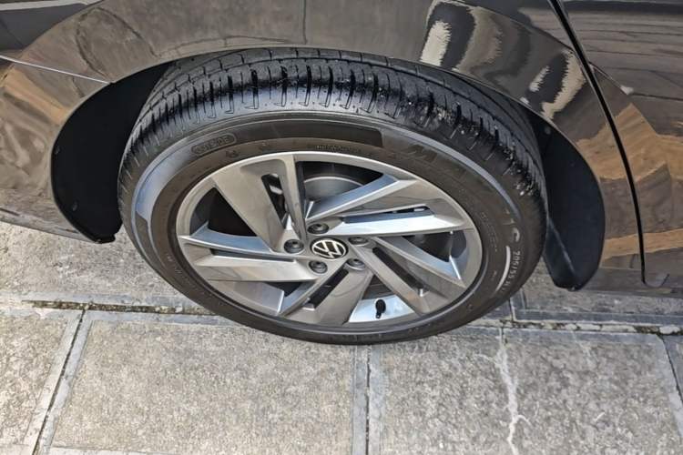 Used Volkswagen Lamando 2024 Lavida L 280TSI DSG Spicy Edition Right Rear Wheel Hub