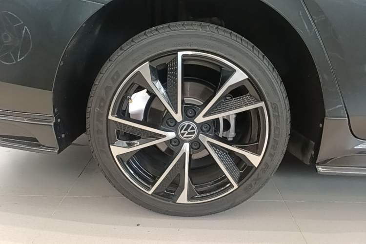 Used Volkswagen Lamando 2024 Lavida L 280TSI DSG Spicy Edition Right Rear Wheel Hub