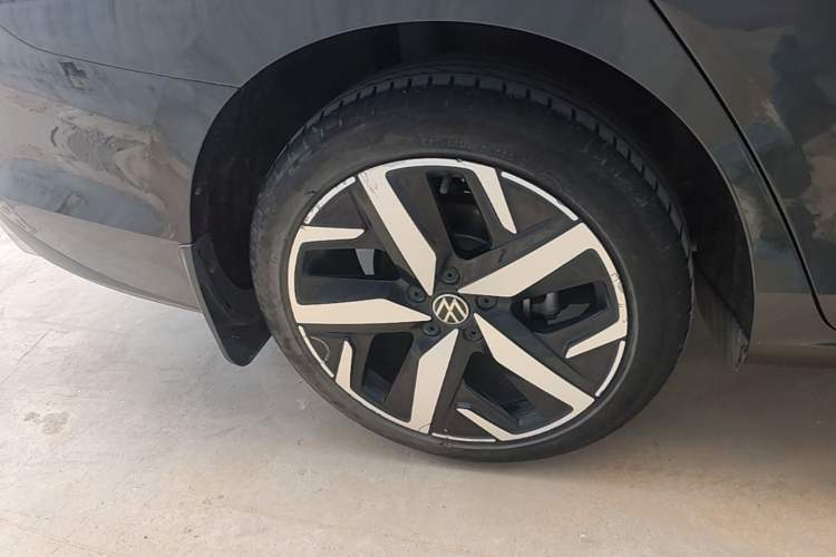Used Volkswagen Lamando 2024 Lavida L 280TSI DSG Cool & Spicy Edition Right Rear Wheel Hub