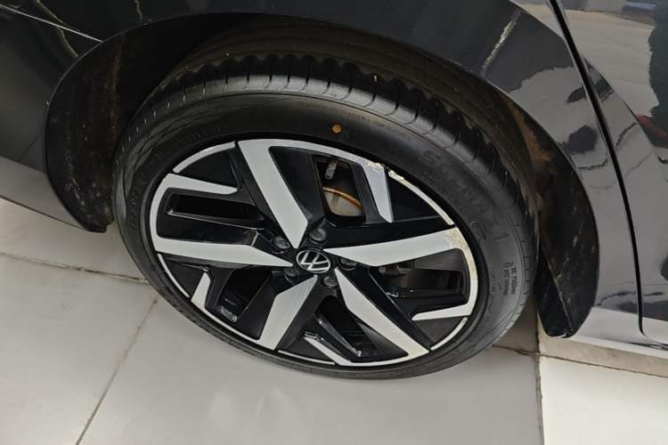 Used Volkswagen Lamando 2024 Lavida L 280TSI DSG Cool & Spicy Edition Right Rear Wheel Hub