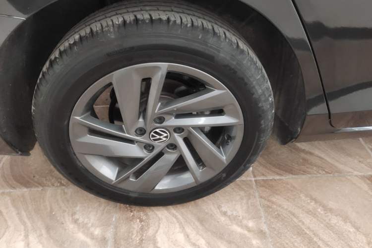 Used Volkswagen Lamando 2024 Lingdu L 200TSI DSG Trendy & Spicy Edition Right Rear Wheel Hub