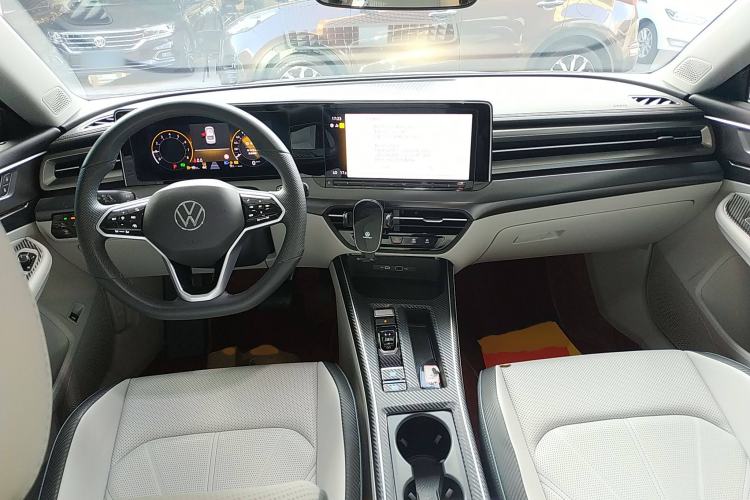 Used Volkswagen Lamando 2024 Lavida L 280TSI DSG Cool & Spicy Edition Center Console