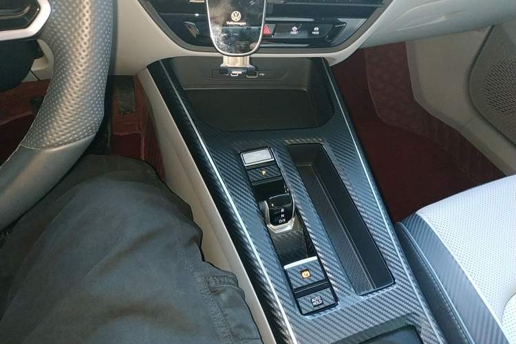 Used Volkswagen Lamando 2024 Lavida L 280TSI DSG Cool & Spicy Edition Gear Lever