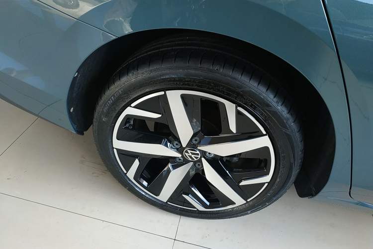 Used Volkswagen Lamando 2024 Lavida L 280TSI DSG Cool & Spicy Edition Right Rear Wheel Hub