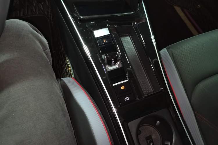 Used Volkswagen Lamando 2024 Lavida L 280TSI DSG Cool & Spicy Edition Gear Lever