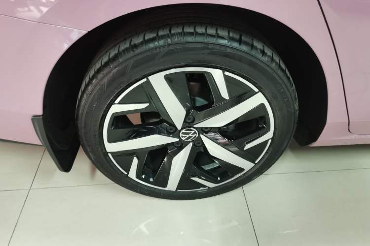 Used Volkswagen Lamando 2024 Lavida L 280TSI DSG Cool & Spicy Edition Right Rear Wheel Hub