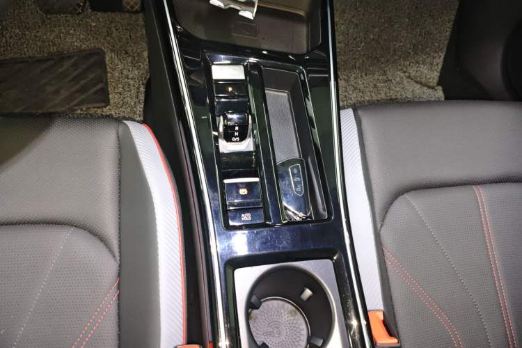 Used Volkswagen Lamando 2024 Lavida L 280TSI DSG Cool & Spicy Edition Gear Lever