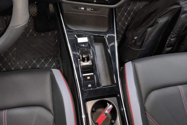 Used Volkswagen Lamando 2024 Lavida L 280TSI DSG Cool & Spicy Edition Gear Lever