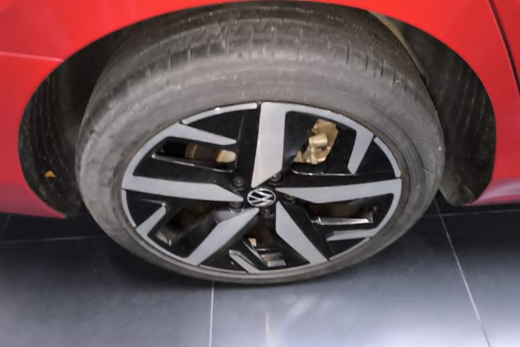 Used Volkswagen Lamando 2024 Lavida L 280TSI DSG Cool & Spicy Edition Right Rear Wheel Hub